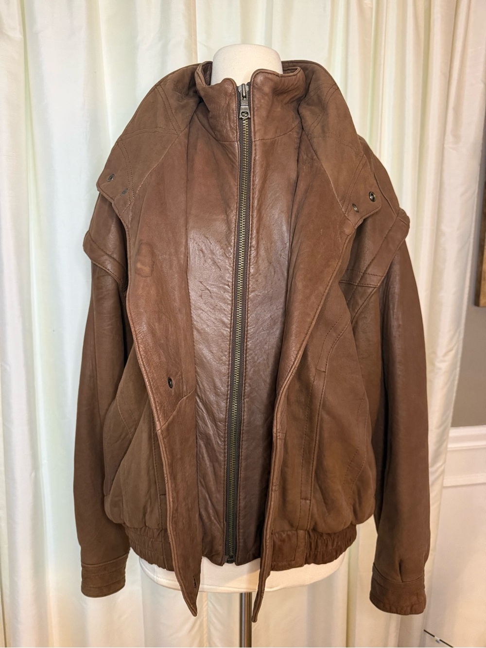 Men's Brown Leather Bomber Jacket - Rugged Quilted Panel Design - Picture 7 of 15